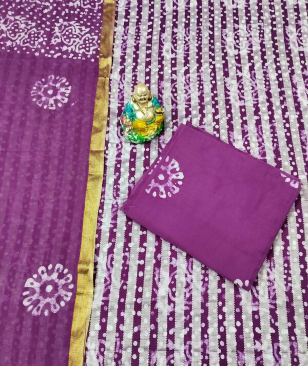 Magenta colored cotton fabric - Image 3