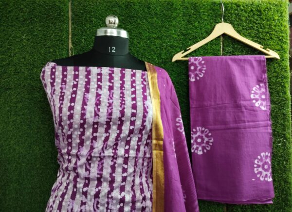 Magenta colored cotton fabric - Image 4